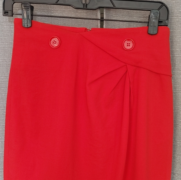 Versace Red Pencil Skirt sz Italian 40 : US 4/6 with Button Detail & Logo Lining - Picture 2 of 8